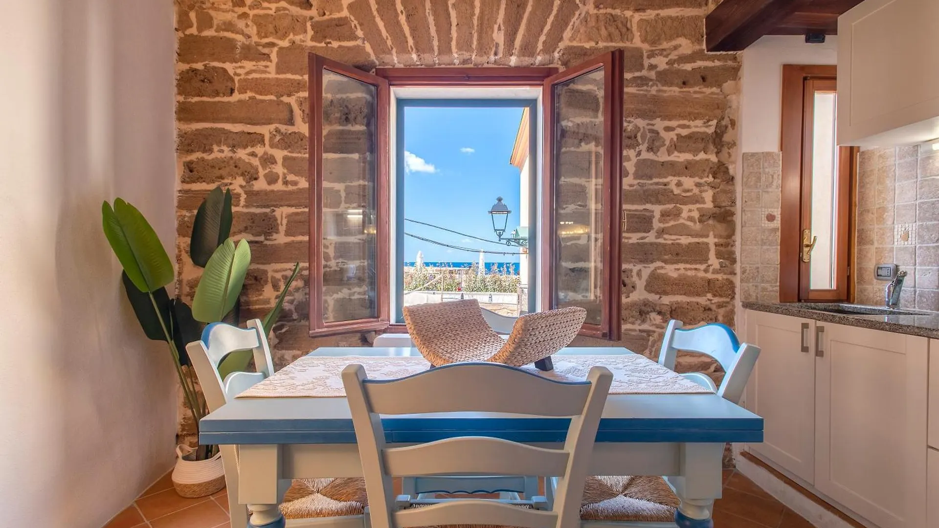 Centro Storico - Fronte Mare - Aquasale Apartment Alghero contacts